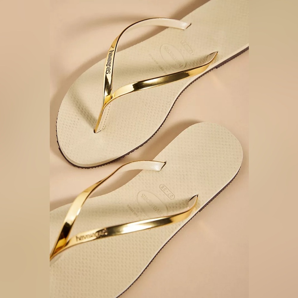 9/10 NWOT Havaianas Women's Gold and Cream Flip Flops